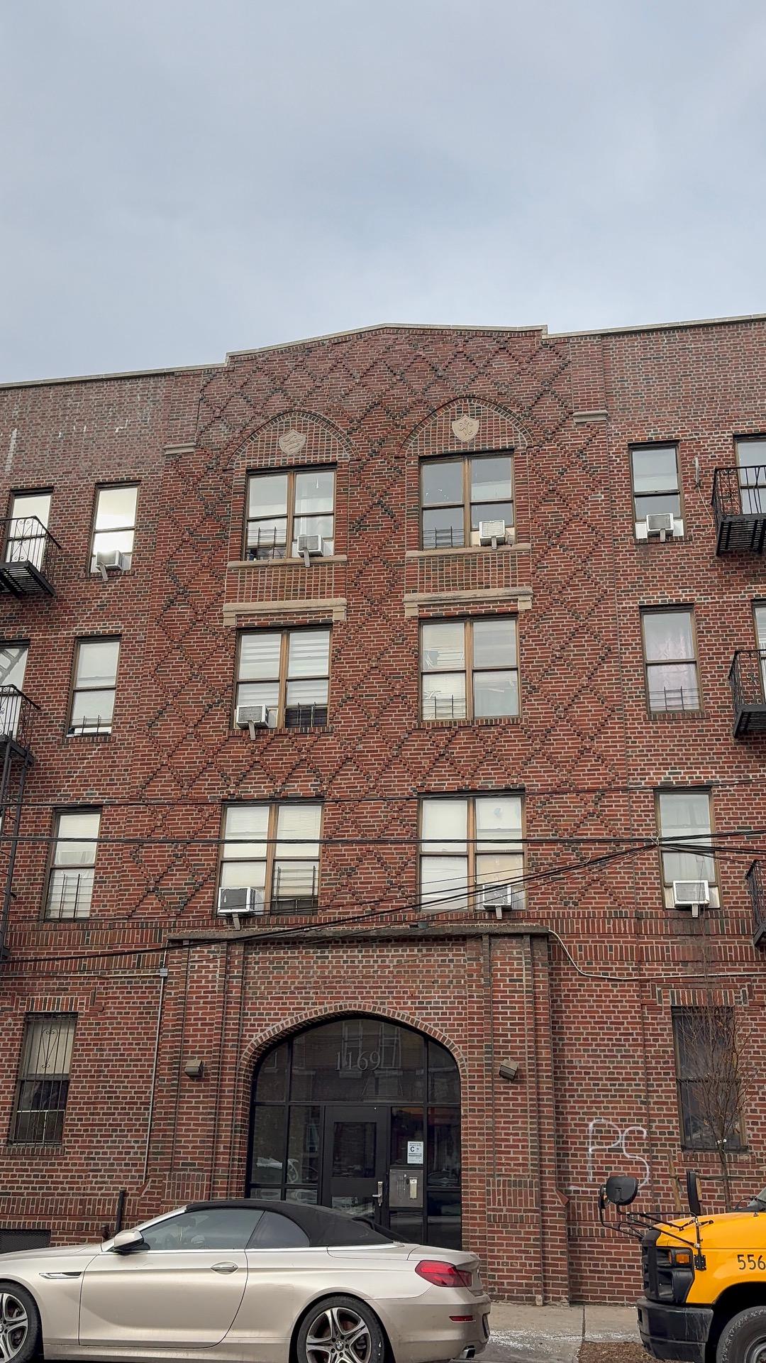 1169 E New York Ave