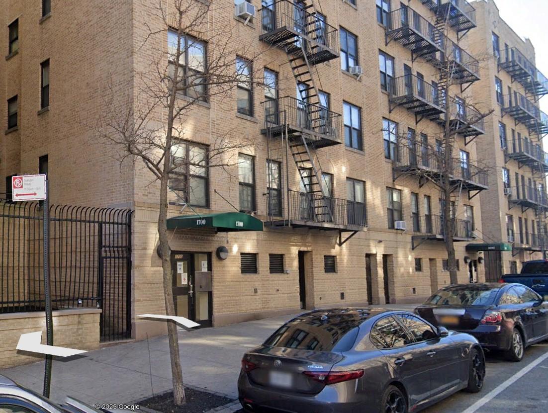 1700 Bryant Ave