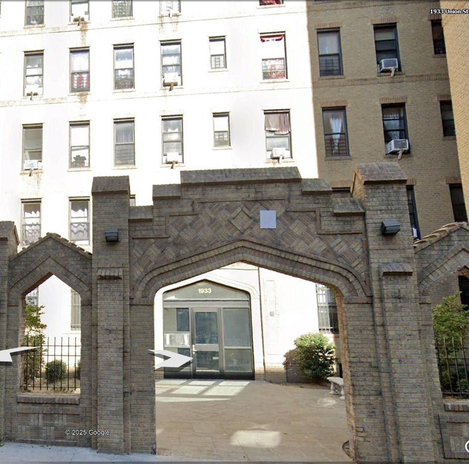1933 Union St
