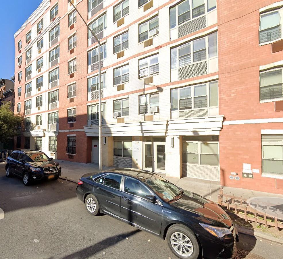 225 E 118th St