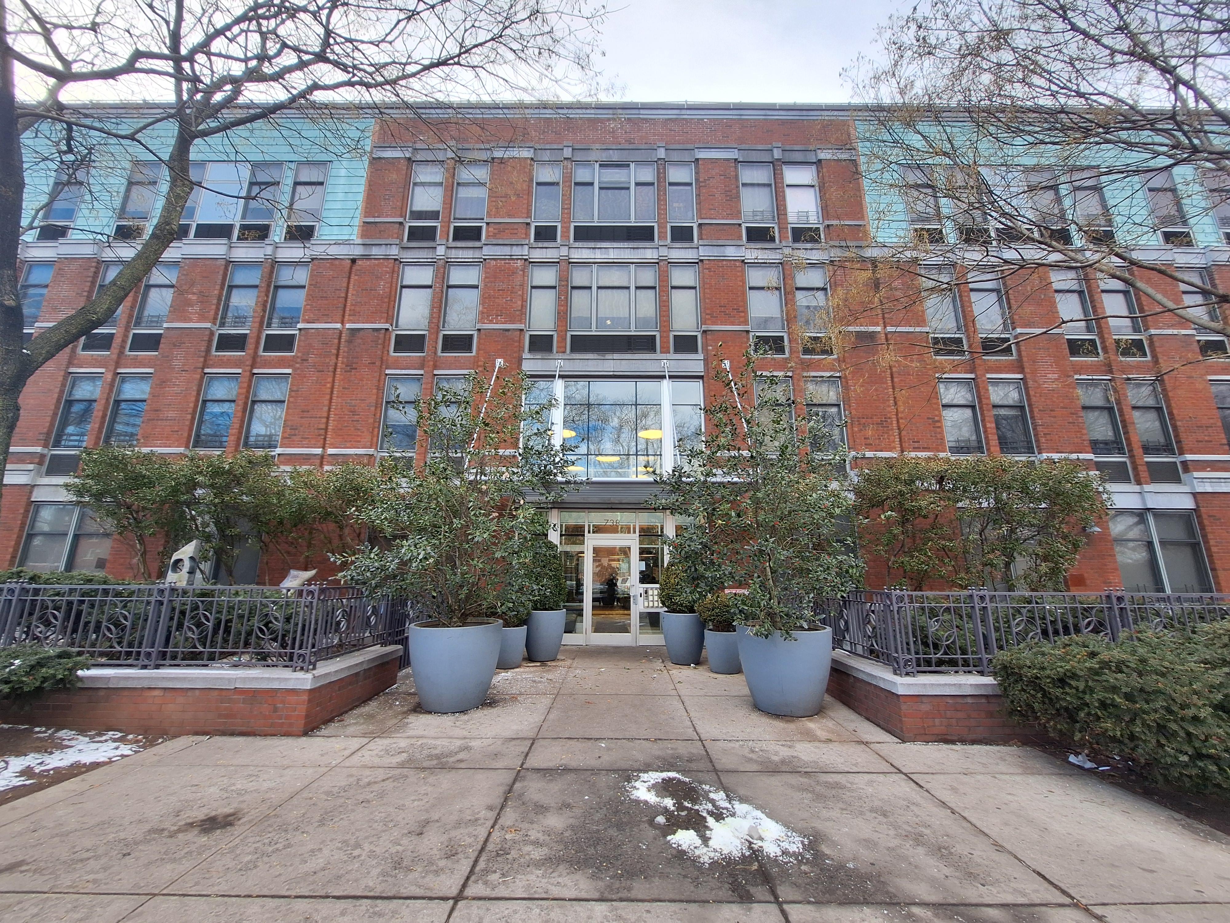 738 Albany Ave
